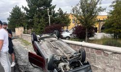 Kediye çarpmamak için manevra yapınca aracı takla attı