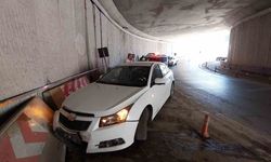 Kızlarının mezuniyet törenine giden aile ’ucube alt geçit’te kaza yaptı: 3 yaralı
