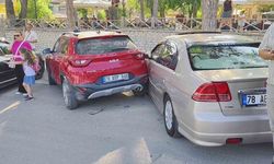 Kontrolden çıkan otomobil 3 araca çarptı: 1 yaralı