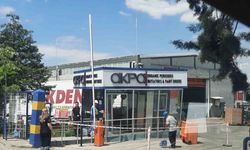 Kontrolden çıkan tır, güvenlik kulübesine çarptı: 1 yaralı