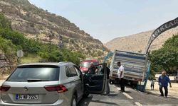 Mardin’de SUV ile kamyonet çarpıştı: 6 yaralı