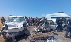 Otomobil ile hafif ticari araç çarpıştı: 4 ölü, 1 yaralı