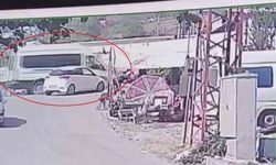 Otomobille çarpışan minibüs dereye uçtu, o anlar kamerada