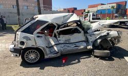 Otomobillerin hurdaya döndüğü kazada 2 kişi yaralandı