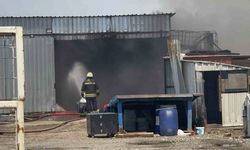 Palet fabrikasındaki yangına müdahale sürüyor