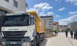 Polisten kaçamayacağını anlayınca fazla yükünü sanayinin ortasına döktü