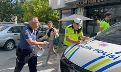Sabah saatlerinde alkollü kadın sürücünün kullandığı araç tatlıcı dükkânına daldı, faciadan dönüldü
