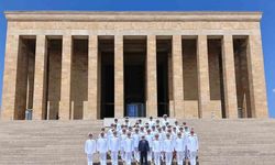 Sahil Güvenlik Komutanlığı, kuruluşunun 43. yıl dönümü dolayısıyla Anıtkabir’i ziyaret etti