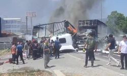 Sakarya’da korkunç kaza: Araçlarda yangın çıktı