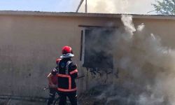 Samanlık deposunda yangın: 200 balya saman kül oldu
