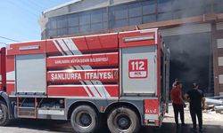 Şanlıurfa’da boya fabrikasında çıkan yangın kontrol altına alındı