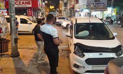 Siirt’te hafif ticari araç ile otomobil çarpıştı