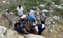 Stant kurmak isterken kayalıklara düşen yaşlı adam yaralandı