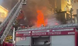 Tarihi semtte çıkan yangın söndürüldü: 5 iş yeri zarar gördü