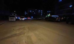 Tartışıp kovaladığı kişiyi bıçaklayıp kaçtı