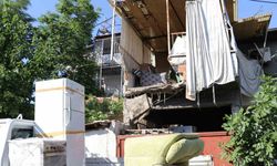 Taşıma işlemi yapılan evin balkonu çöktü: 3 yaralı