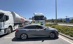 Tır, otomobili 60 metre sürükledi: Şans eseri yaralanan olmadı