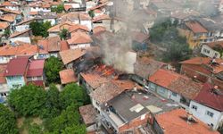 Tokat’ta yanan ev havadan görüntülendi