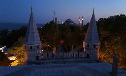 Topkapı Sarayı gece ziyaretçilerini ağırlamaya başladı
