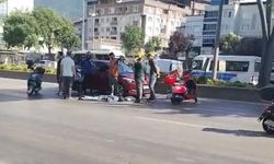 Üst geçit ihlali kazaya mâl oldu... Otomobilin çarptığı kadın ağır yaralandı