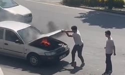 Yanan otomobili duyarlı vatandaşlar söndürdü