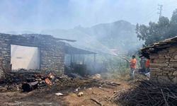 Yangında hem taştan yaptığı evini hem de biriktirdiği 80 bin lirayı kaybetti