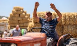 Buca Belediyesi'nden köylülere saman balyası desteği