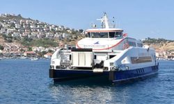 İzmir'de fırtına... Deniz seferleri iptal!