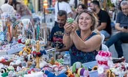 Karşıyaka’da “El Emeği Gece Pazarı” yeniden kuruldu