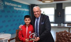 Başkan Şadi Özdemir başarılı sporcuları ağırladı