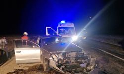 Çorum’da iki otomobil kafa kafaya çarpıştı: 4 yaralı