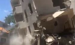 Esenyurt’ta yıkımı yapılan bina bir anda çöktü
