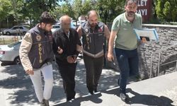 Eşini bıçaklayan koca, adliyeye getirildi