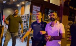 Kavga ederken kendilerini ayırmak isteyen polise bıçak çeken şahıslar, böyle etkisiz hale getirildi