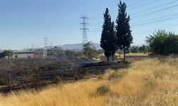 Yangın AVM otoparkına sıçradı, 2 otomobil hasar gördü