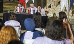 Gençler sordu, Başkan Tugay yanıtladı: "Belediyeler kuru siyaset yapılan yerler değil"