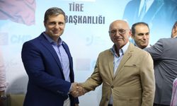 CHP Tire, yeni üyelerle büyüyor: Rozetleri Deniz Yücel taktı
