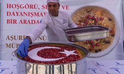 İzmir'de Muharrem ayı bereketi: Vatandaşlara aşure ikramı yapıldı
