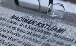 Madımak katliamında hayatını kaybedenler Karabağlar'da anıldı