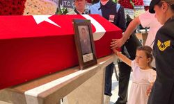 Manisalı şehit astsubay için tören: Minik Deniz’den babasına son bakış