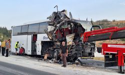 Mersin'de yolcu otobüsü ile tır çarpıştı: Çok sayıda yaralı!