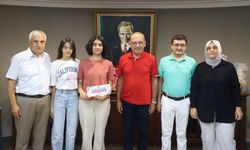 Başkan Çetin Akın’dan genç öğrenciye tebrik