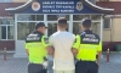 Jandarmanın dikkati sayesinde aranan şahıs yakalandı