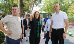 Başkan Ünsal’dan Cumhuriyet Mahallesi çocuklarına hediyeler
