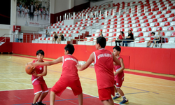 Bayraklı’da yaz spor okullarına 3 bin 77 kişi katıldı