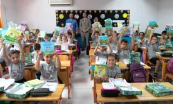 Bornova Belediyesi’nden miniklere kırtasiye desteği
