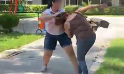 Kocasıyla birlikte parkta gördüğü kadını saçından sürükledi