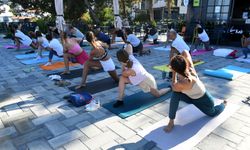 Kuşadası Belediyesi'nden ücretsiz yoga dersleri