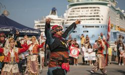 Kuşadası'nda 30 Ağustos coşku ile kutlandı