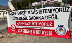Karşıyaka Belediyesinde maaş alamayan işçilerden tepki
